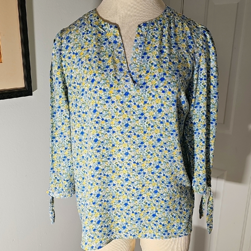Cynthia Rowley Blue and Yellow Floral Blouse In Size Large. Cottagecore. V Neck